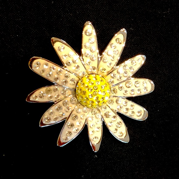 Swarovski Accessories - Swarovski daisy pin with signature